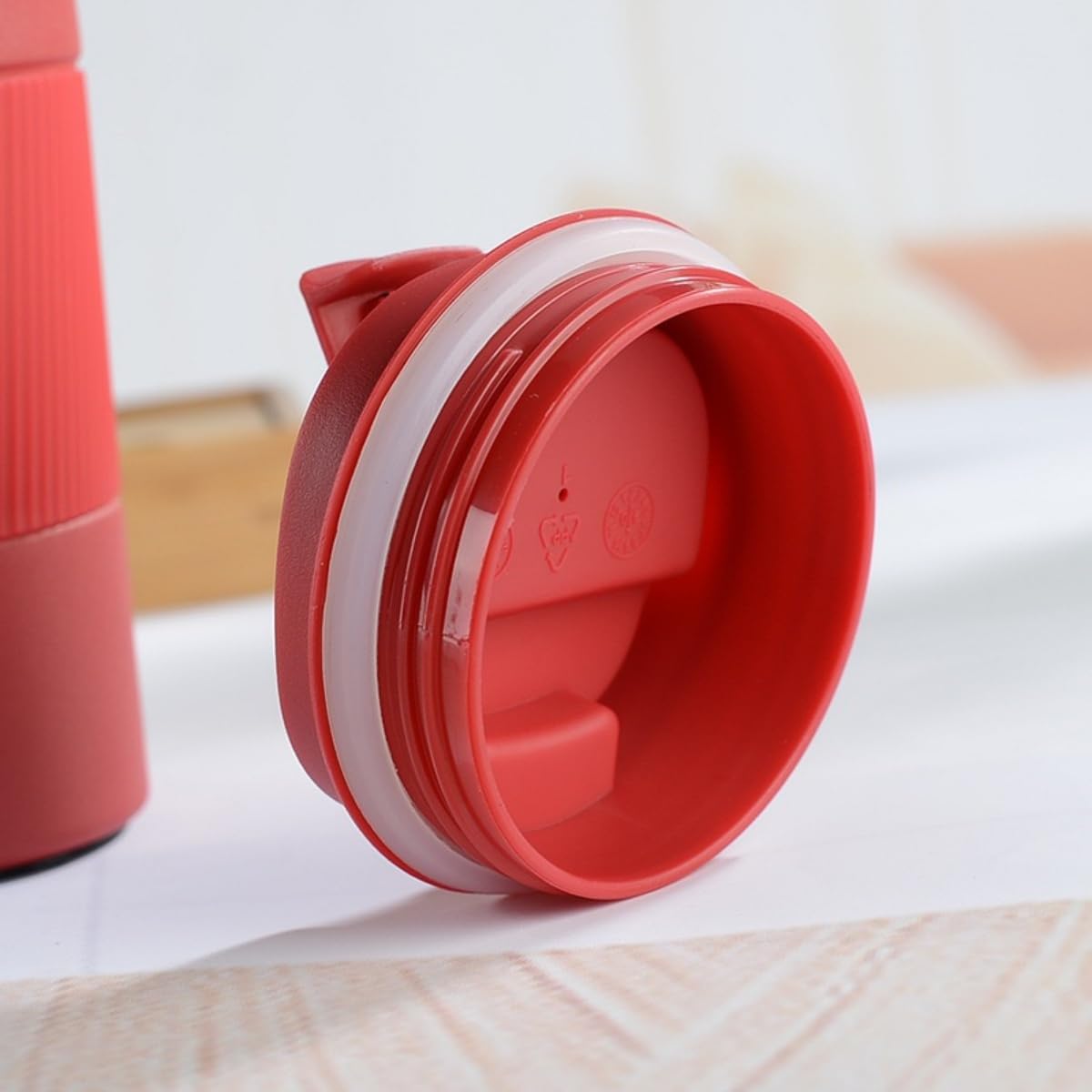 Stainless Steel Insulated Travel Coffee Mug Flip up Tumbler, Double wall Leak Proof Vacuum Cup Keep Drink Cold and Hot (Red, 17 Ounces) H422